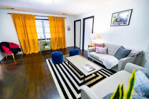 Retro Retreat Walk to Graceland with Free Parking and Wifi
